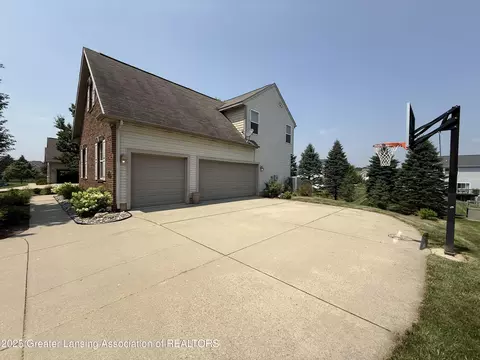 12869 Warm Creek Dr, Dewitt, MI 48820 photo 4