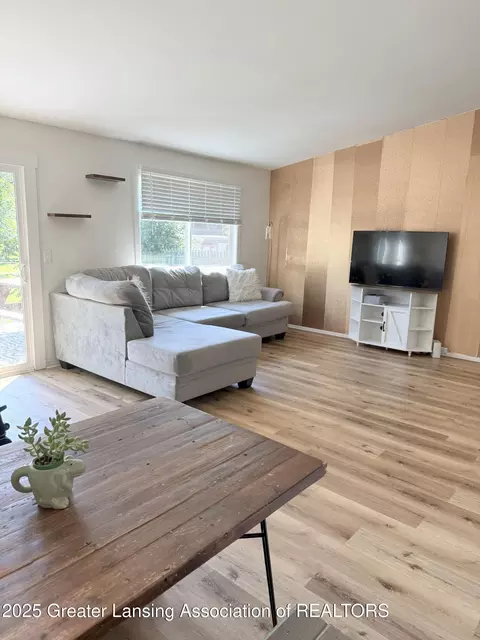 Living - 4009 Heathgate Dr, Lansing, MI 48911 photo 1 of 3