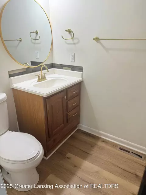 Bath - 4009 Heathgate Dr, Lansing, MI 48911 photo 2 of 2