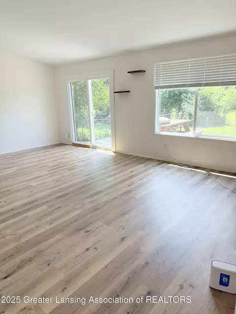 Living - 4009 Heathgate Dr, Lansing, MI 48911 photo 2 of 3