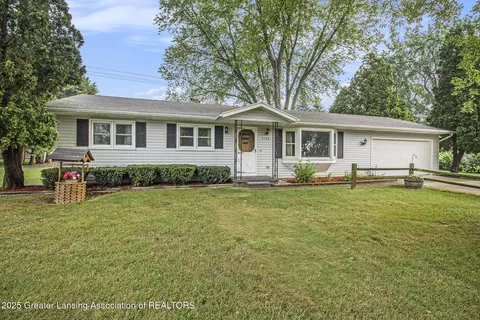 3520 Twilight Ln, Lansing, MI 48906