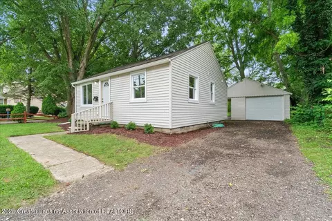 204 E Cavanaugh Rd, Lansing, MI 48910