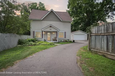 812 S Barnes St, Mason, MI 48854
