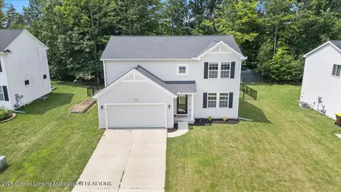 1126 River Oaks Dr, Dewitt, MI 48820