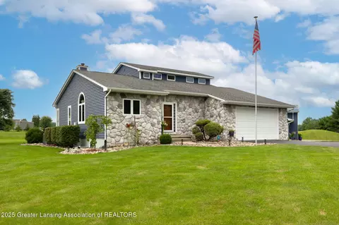 2972 E Mt Hope Hwy, Grand Ledge, MI 48837