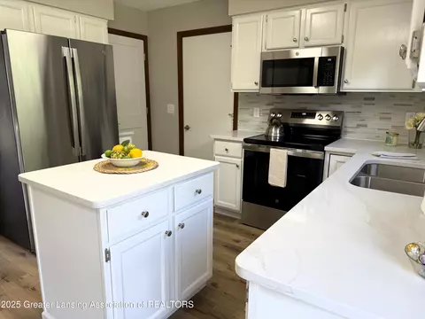 Kitchen - 1210 Wolf Run Dr, Lansing, MI 48917 photo 2 of 2