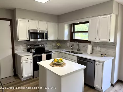 Kitchen - 1210 Wolf Run Dr, Lansing, MI 48917 photo 1 of 2