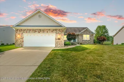 965 St Johns Chase, Grand Ledge, MI 48837