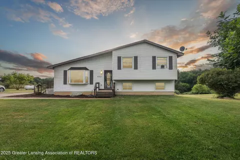 4787 S St Clair Rd, Saint Johns, MI 48879
