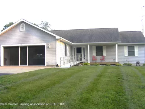 8668 E Spicerville Hwy, Eaton Rapids, MI 48827