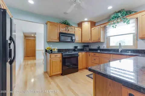 4635 Fieldview Dr, Grand Ledge, MI 48837 photo 11