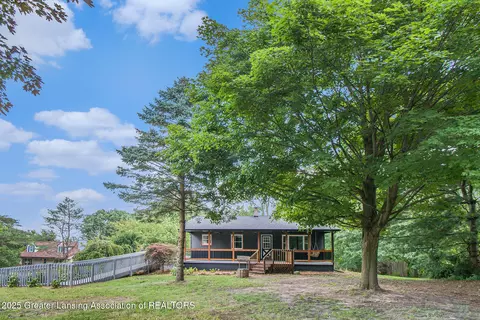 5405 Shepper Rd, Stockbridge, MI 49285
