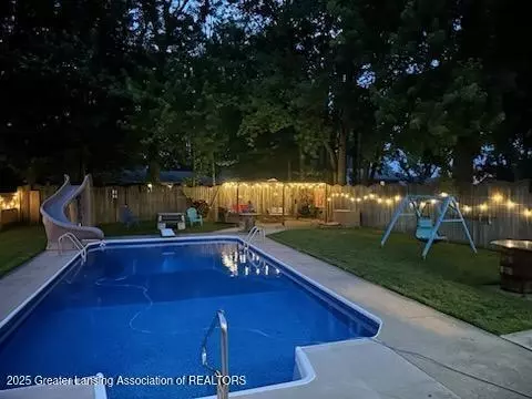 Exterior - 1132 Pine St, Grand Ledge, MI 48837 photo 16 of 17