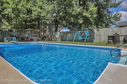 Exterior - 1132 Pine St, Grand Ledge, MI 48837 photo 6 of 17