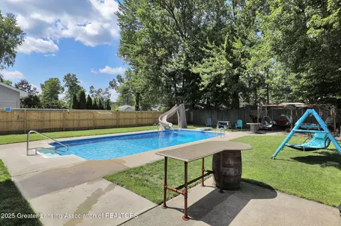 Exterior - 1132 Pine St, Grand Ledge, MI 48837 photo 4 of 17