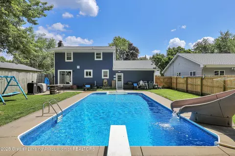 Exterior - 1132 Pine St, Grand Ledge, MI 48837 photo 8 of 17