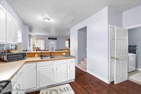 Entry Way - 1445 Lyons Ave, Lansing, MI 48910 photo 4 of 5