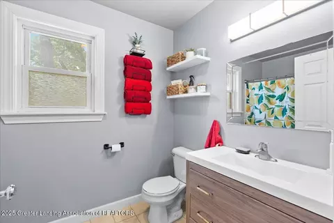 Bath - 1445 Lyons Ave, Lansing, MI 48910 photo 1 of 1