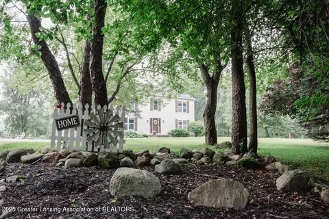 210 E Needmore Hwy, Grand Ledge, MI 48837