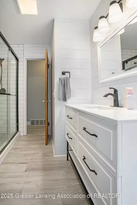 Bath - 831 Eugenia Dr, Mason, MI 48854 photo 1 of 2