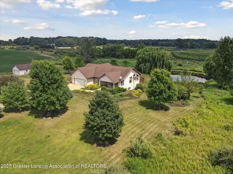8283 S Williams Rd, Dewitt, MI 48820
