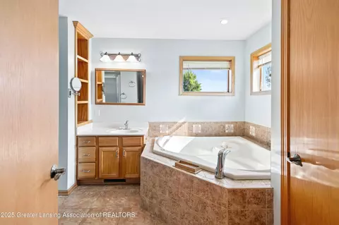 Bath - 8283 S Williams Rd, Dewitt, MI 48820 photo 2 of 5