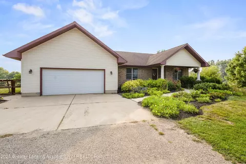 Exterior - 8283 S Williams Rd, Dewitt, MI 48820 photo 8 of 10