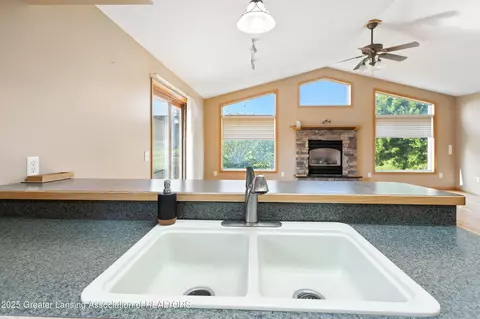 Kitchen - 8283 S Williams Rd, Dewitt, MI 48820 photo 4 of 4