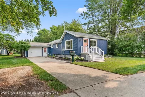 618 W Gibbs St, Saint Johns, MI 48879