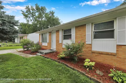 1554 Huntshire Dr, Holt, MI 48842