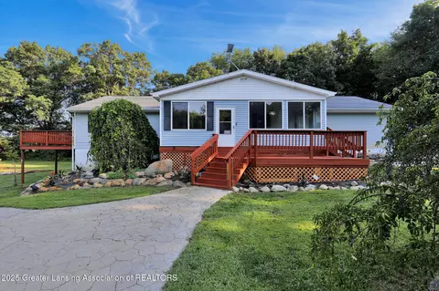 9673 Spartan Ln, Springport, MI 49284