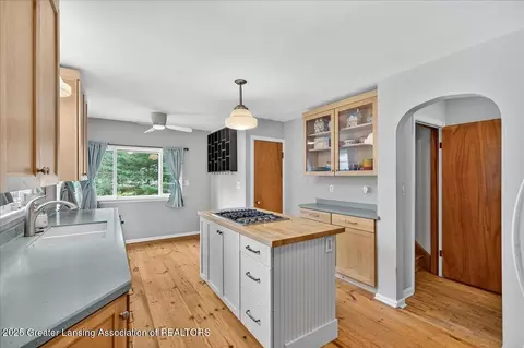 Kitchen - 133 E Riverside St, Williamston, MI 48895 photo 2 of 5