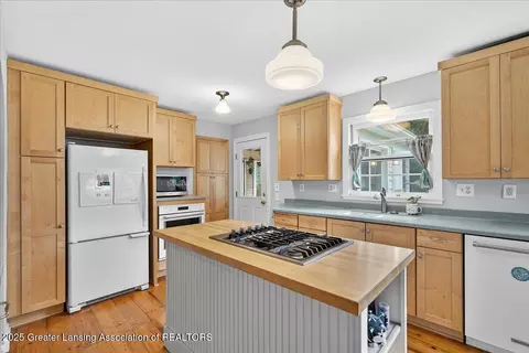 Kitchen - 133 E Riverside St, Williamston, MI 48895 photo 5 of 5