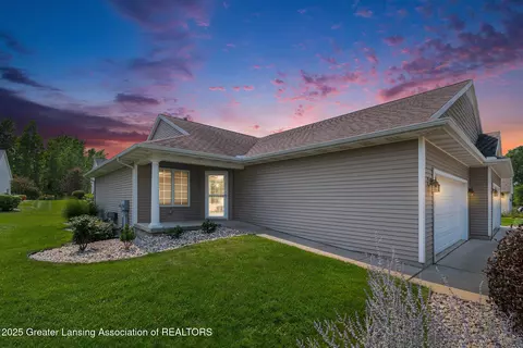 1015 Randy Ln, Saint Johns, MI 48879