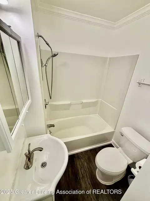 Bath - 328 E Cavanaugh Rd, Lansing, MI 48910 photo 2 of 2