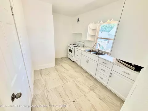 Kitchen - 328 E Cavanaugh Rd, Lansing, MI 48910 photo 1 of 2