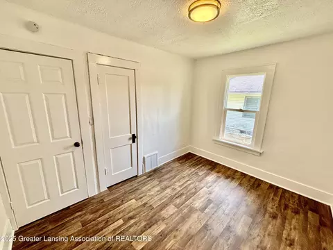 Bedroom - 328 E Cavanaugh Rd, Lansing, MI 48910 photo 3 of 4