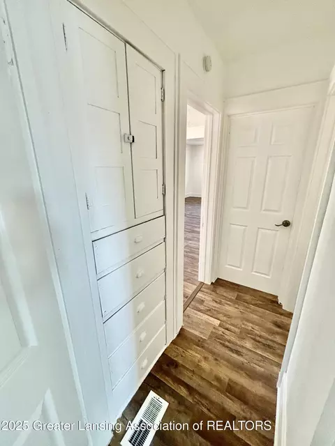 Entry Way - 328 E Cavanaugh Rd, Lansing, MI 48910 photo 1 of 2