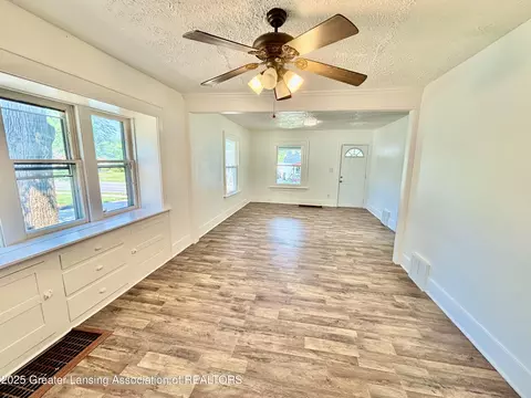 Living - 328 E Cavanaugh Rd, Lansing, MI 48910 photo 3 of 3