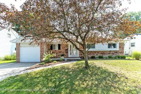 2414 Darby Dr, Lansing, MI 48906