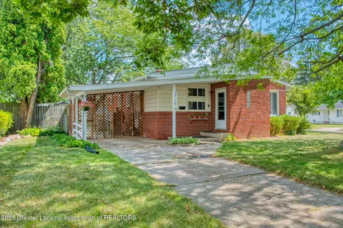 2715 Chatham Rd, Lansing, MI 48910