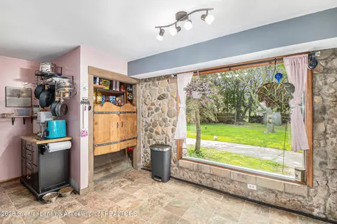 Kitchen - 4650 Waugh Rd, Owosso, MI 48867 photo 1 of 2
