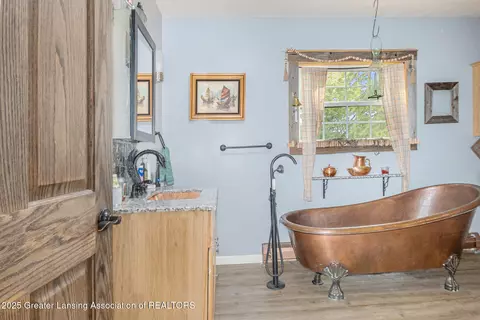 Bath - 4650 Waugh Rd, Owosso, MI 48867 photo 3 of 3