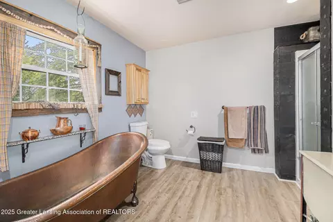 Bath - 4650 Waugh Rd, Owosso, MI 48867 photo 2 of 3