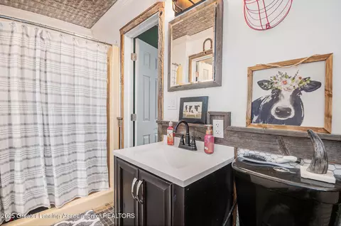 Bath - 4650 Waugh Rd, Owosso, MI 48867 photo 1 of 3
