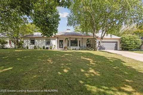 1044 Shelter Ln, Lansing, MI 48912