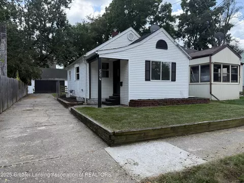 524 Denver Ave, Lansing, MI 48910