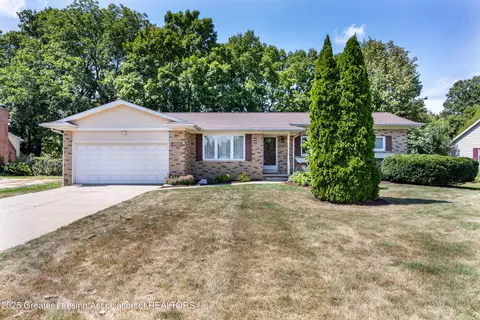 11273 Stoney Brook Dr, Grand Ledge, MI 48837