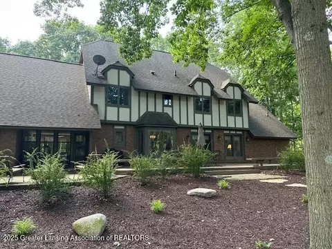 345 Winterberry Ln, Okemos, MI 48864
