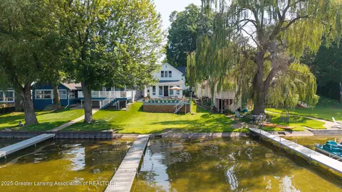 1551 Charlotte Landing Rd, Springport, MI 49284